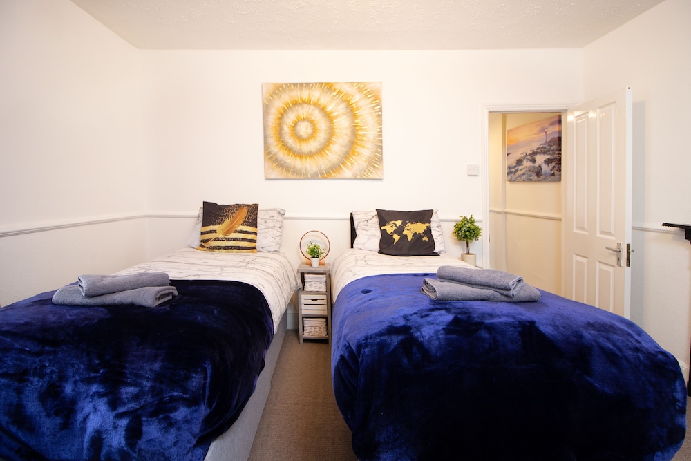 Modern Exeter City Cottage Howell Road view 4
