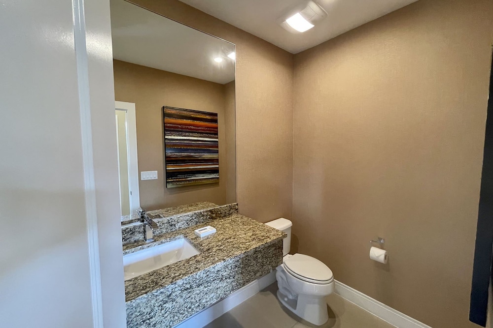 Modern Magic Village Home for 12 With Grill 3131