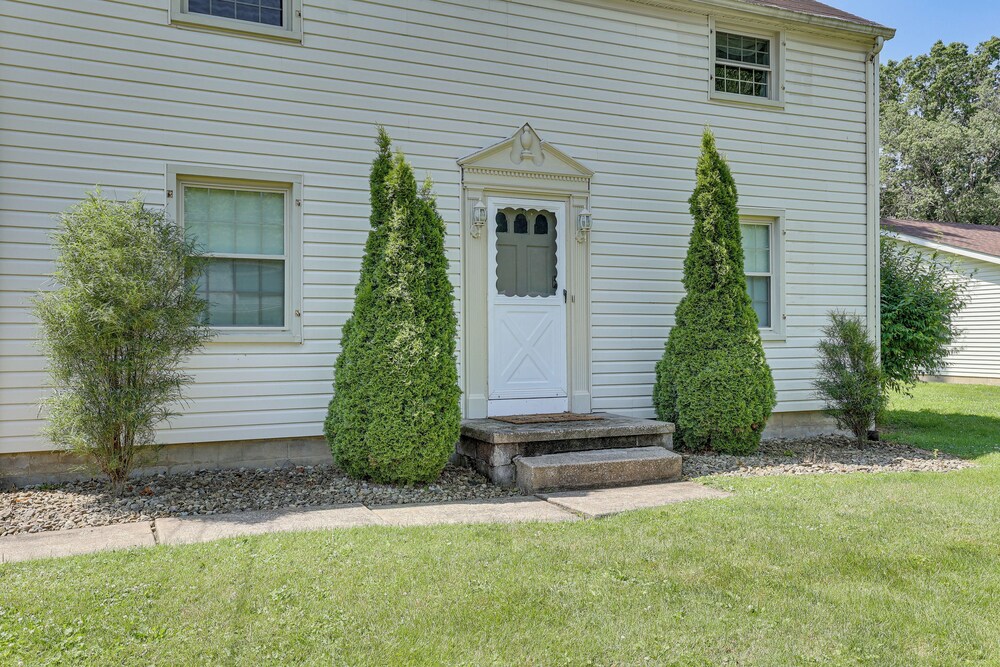 1 Mi to Dtwn Salem: Apt w/ Garage Access!