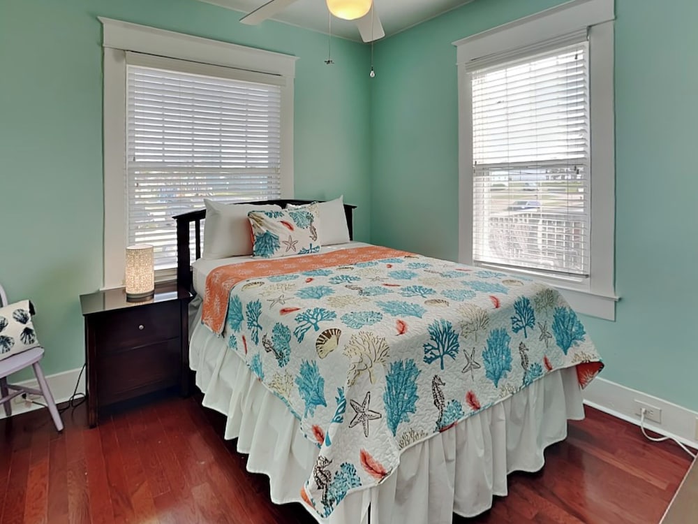 Seawall Celebration Manor by Ryson Vacation Rentals