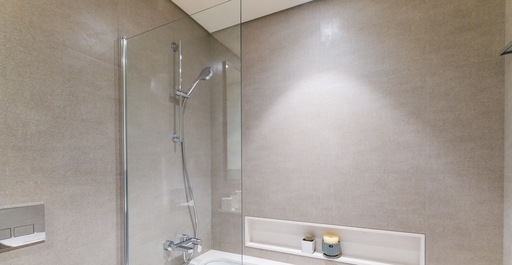 LUX The Grande Signature Skyline Suite