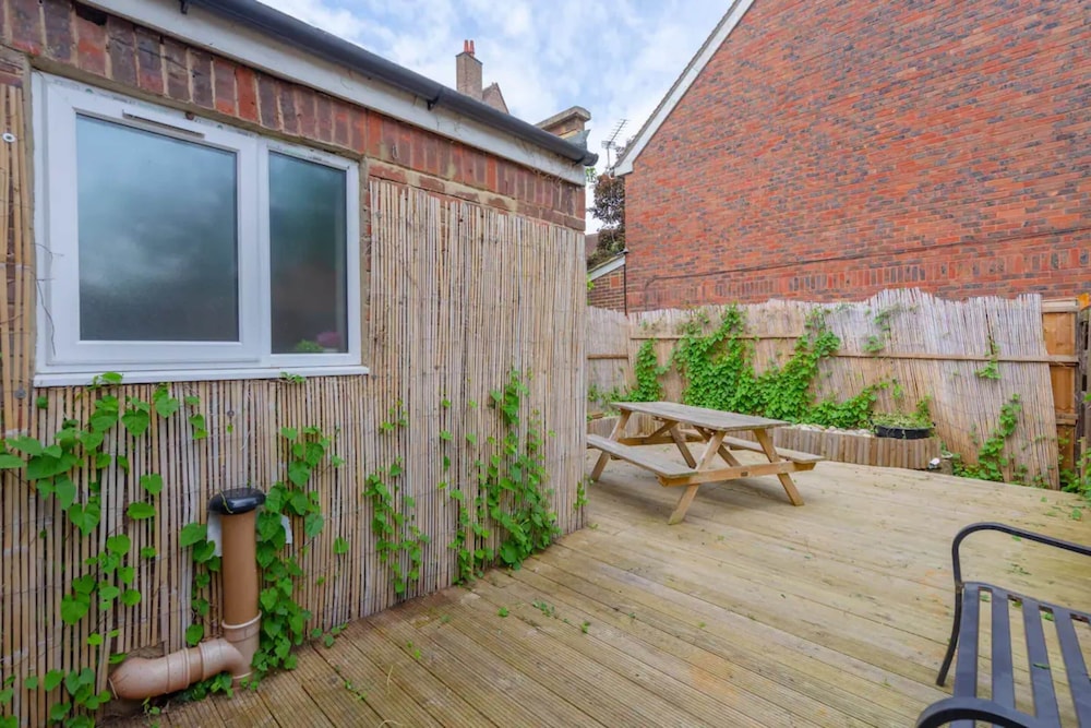 Bright 3 Bedroom House With Terrace, 16 Mins to Big Ben