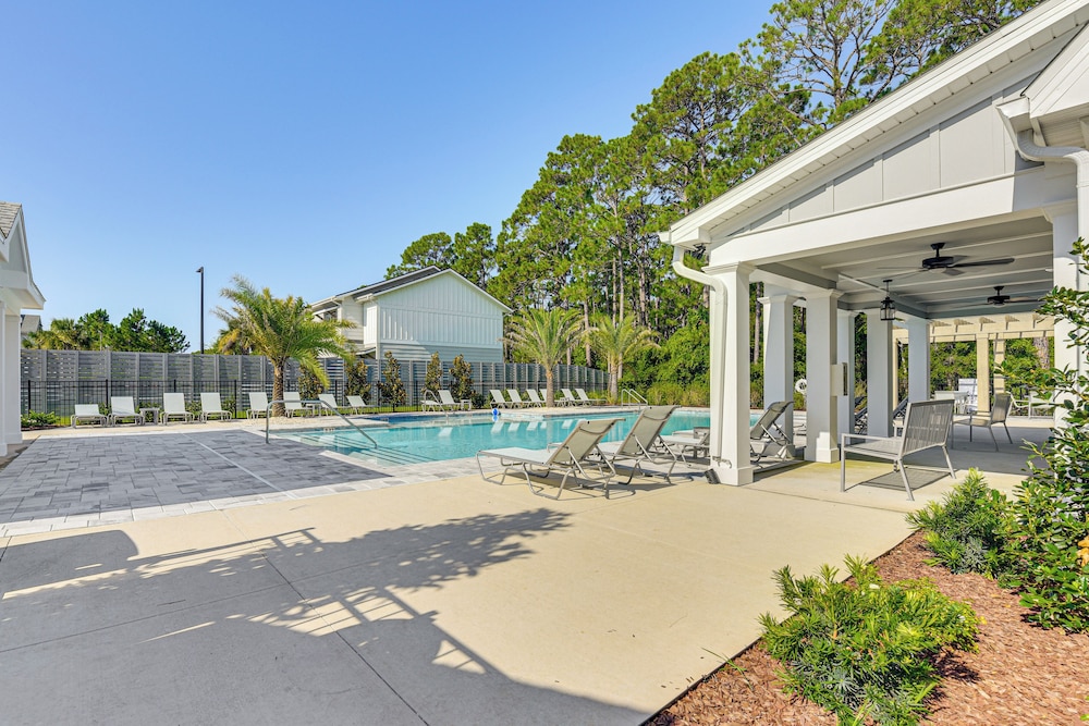 1 Mi to Sand & Surf: Townhome w/ Pool in Pcb!