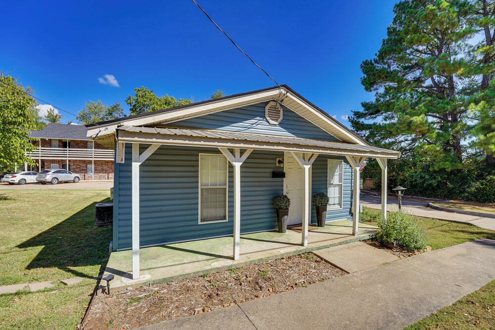 Idyllic Fayetteville Home - Walk to UA Campus! view 5