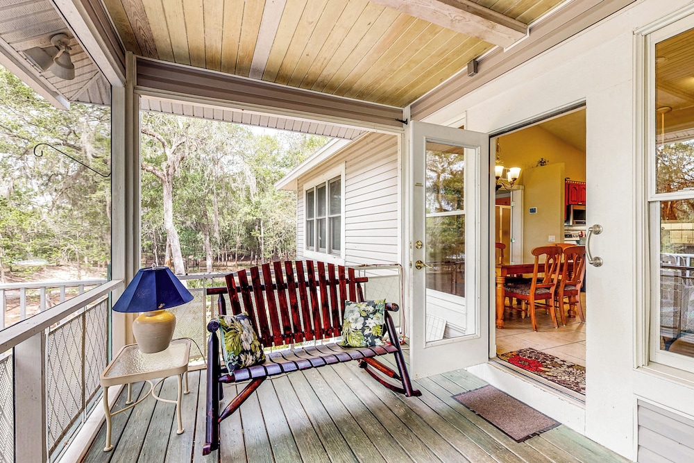 Charming Suwanee House and Bungalow!