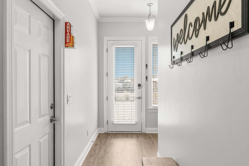 Palm Breeze Retreat Sleeps 10!