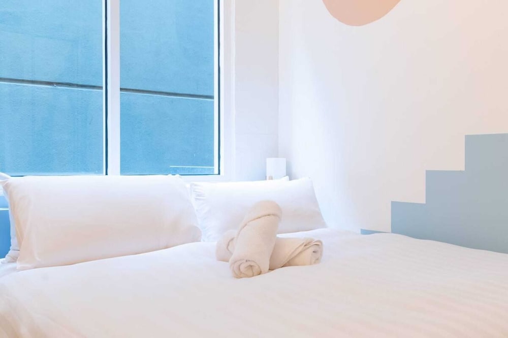 Beautiful 1 Bedroom Apartment Next to Southern Cross Station