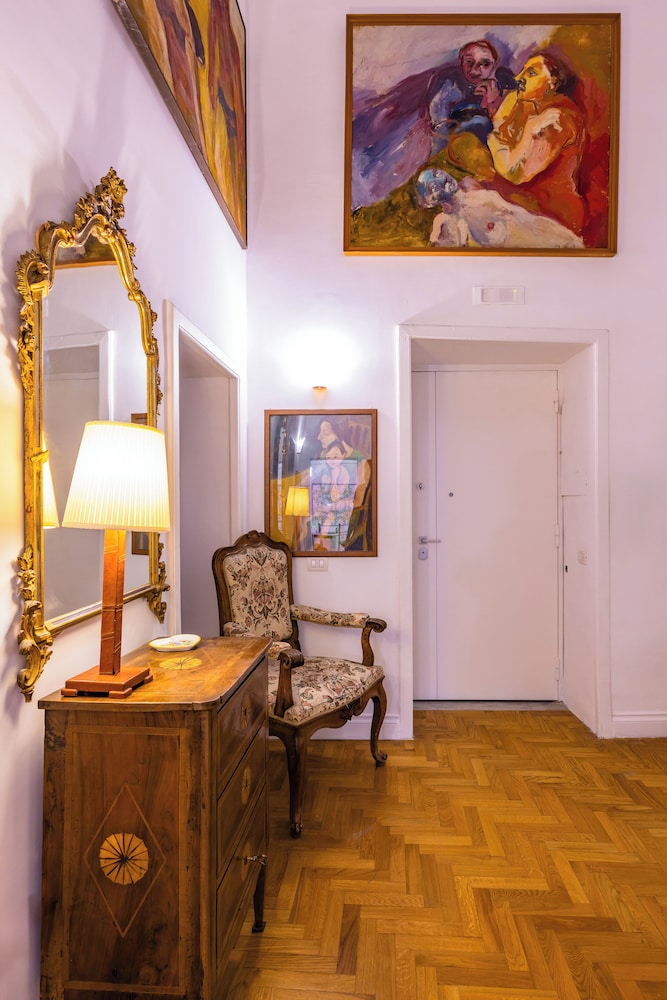 Cavour Art and Museum Flat by Napoliapartments