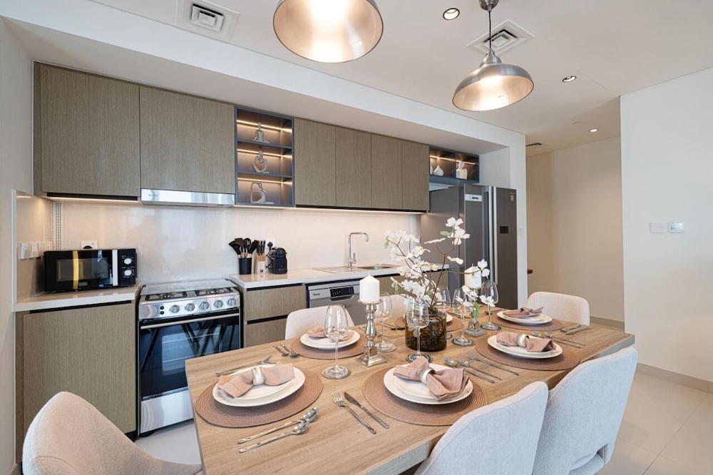 Burj Crown Lux Apartment by Dubai Mall