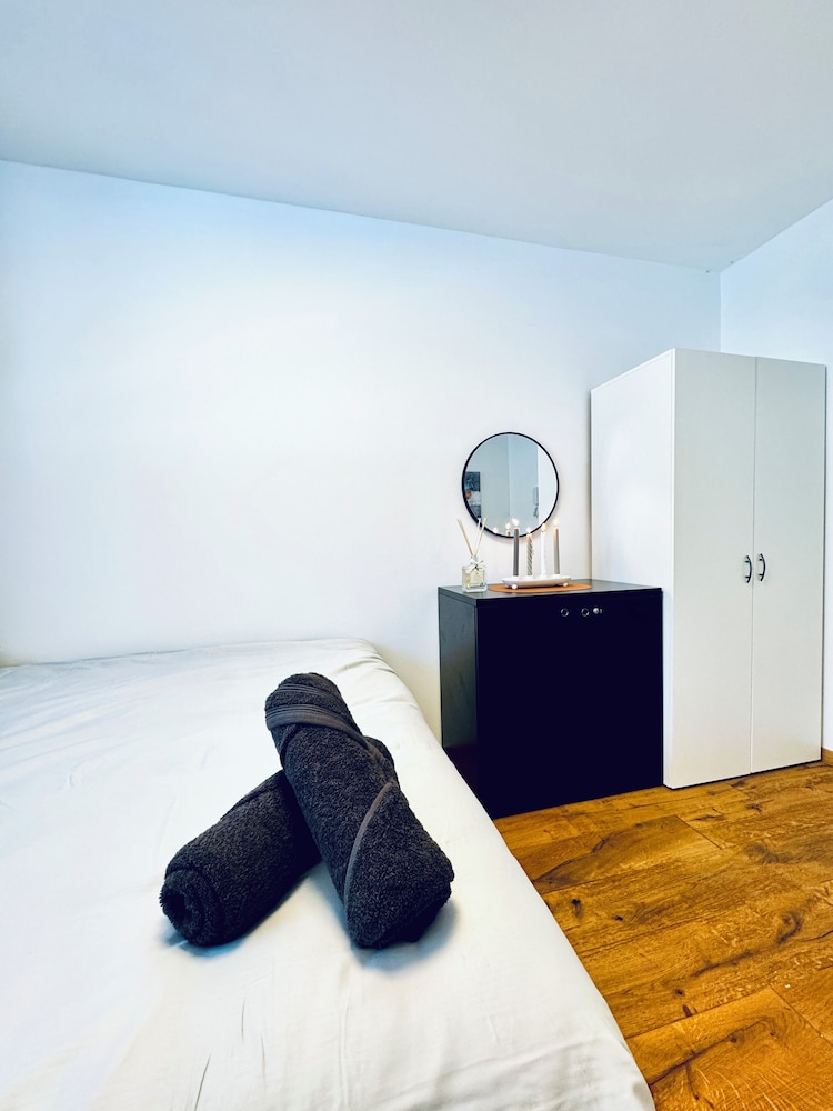 Comfortable Room Near Kaufpark Alterlaa