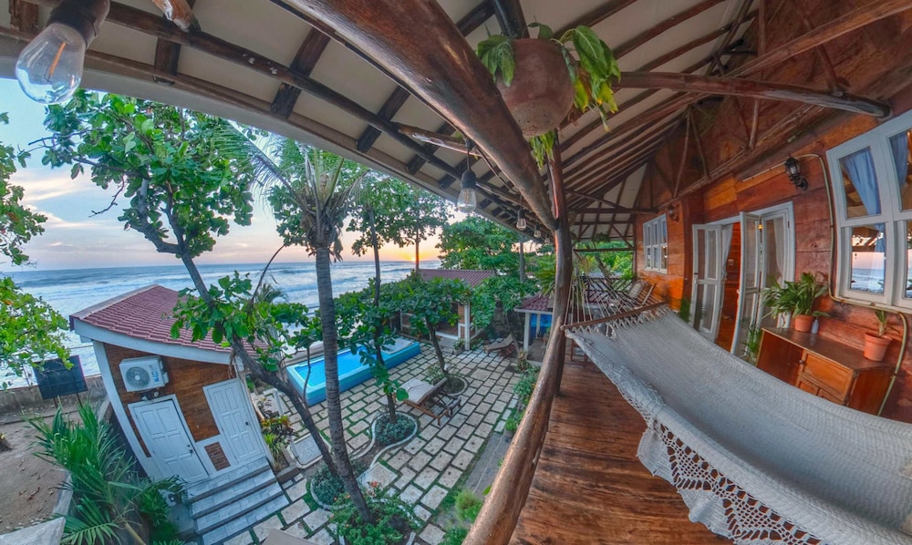 Romantic Seaside Casita w Pool AC Fire Sunsets