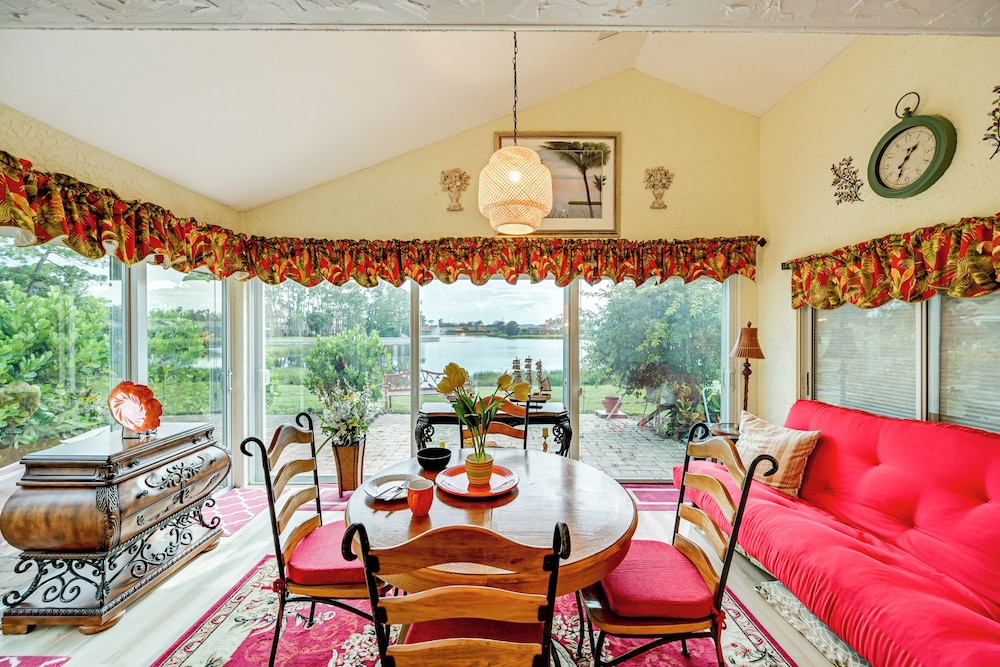 Extended Stay in Estero: Townhome w/ Lake Views!