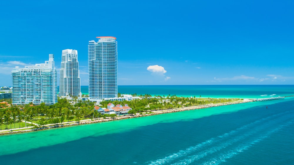 Luxury Vacation Rentals at 1 Hotel & Homes by LRMB