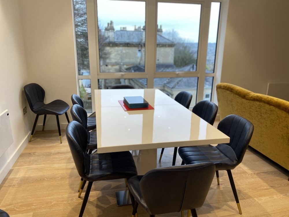 CH Apt 9 2bed in Bath view 5