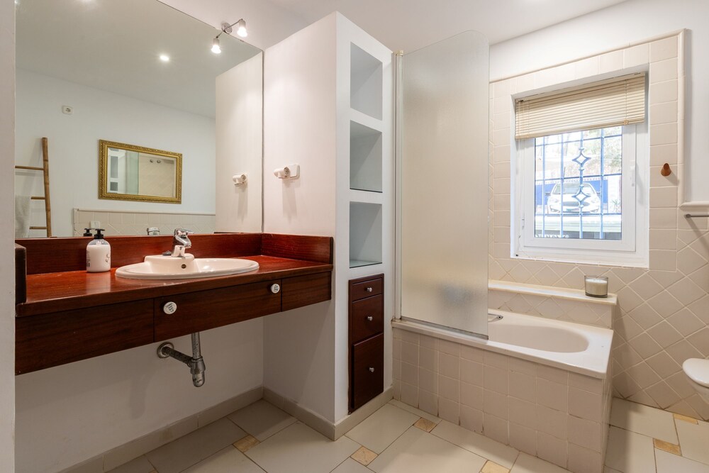 Axarqu a in Malaga With 2 Bedrooms and 1 Bathrooms