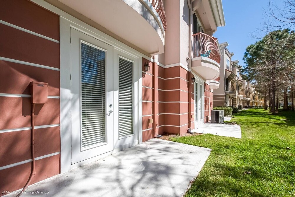 Fresh and Remodeled in Vista Cay! Townhome - 3br/3.5ba 3vc045