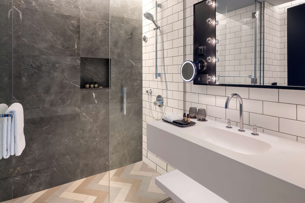 The WB Abu Dhabi, Curio Collection by Hilton