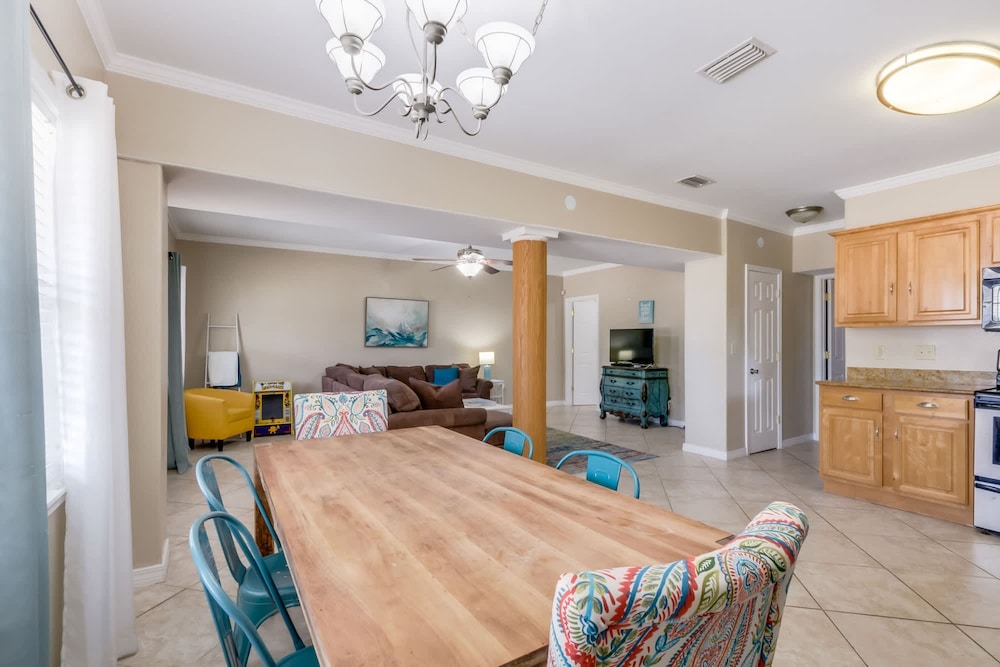 Sel De Vie 6 BR Sleeps 18 dog Friendly