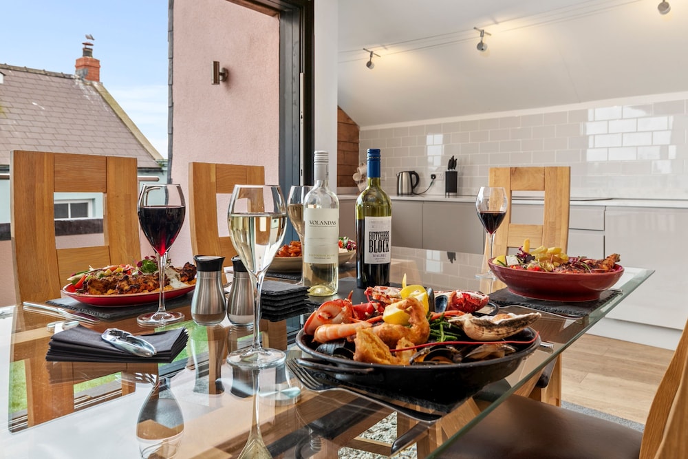 Billycan Penthouse - Tenby Town Centre