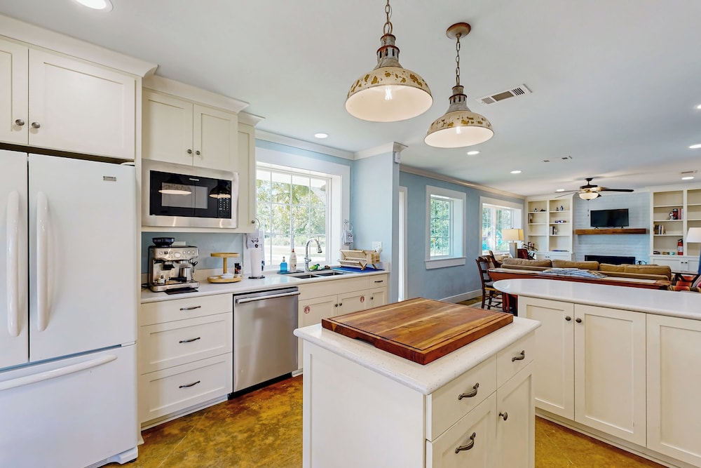 Dairy Cottage w/ Scenic Views, Outdoor Grilling