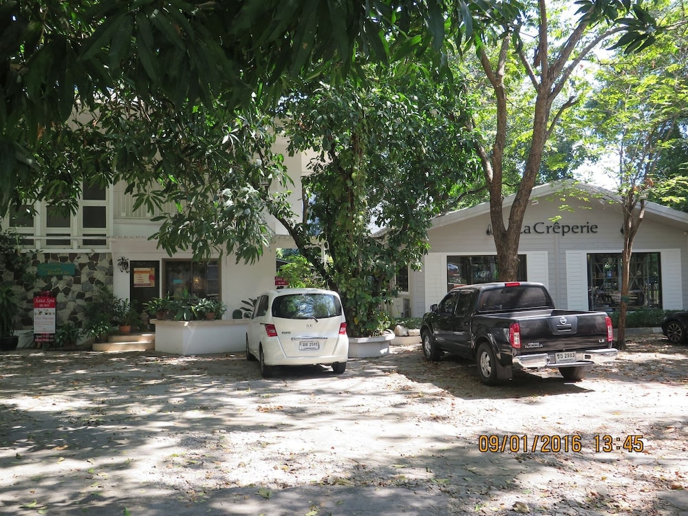 S39- 1 Bedroom Downtown Apt With Balcony and Pool