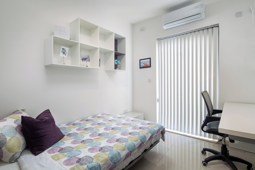 Luxury 3 BR Apartment - heart of Sliema