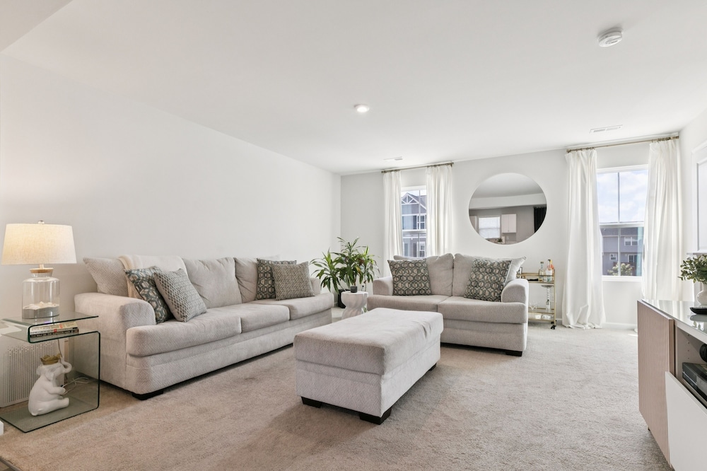 Modern Downtown Retreat Near Swamp Rabbit Trail 4 Bedroom Townhouse