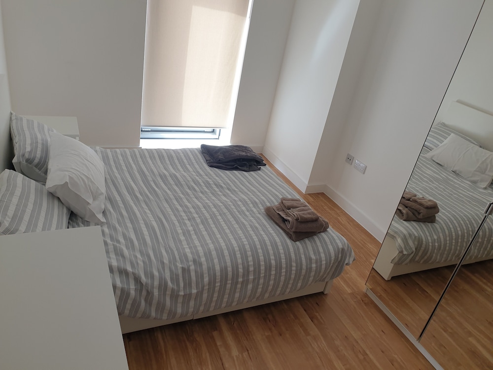 Salford Media City - 2 Bed Apartment view 2