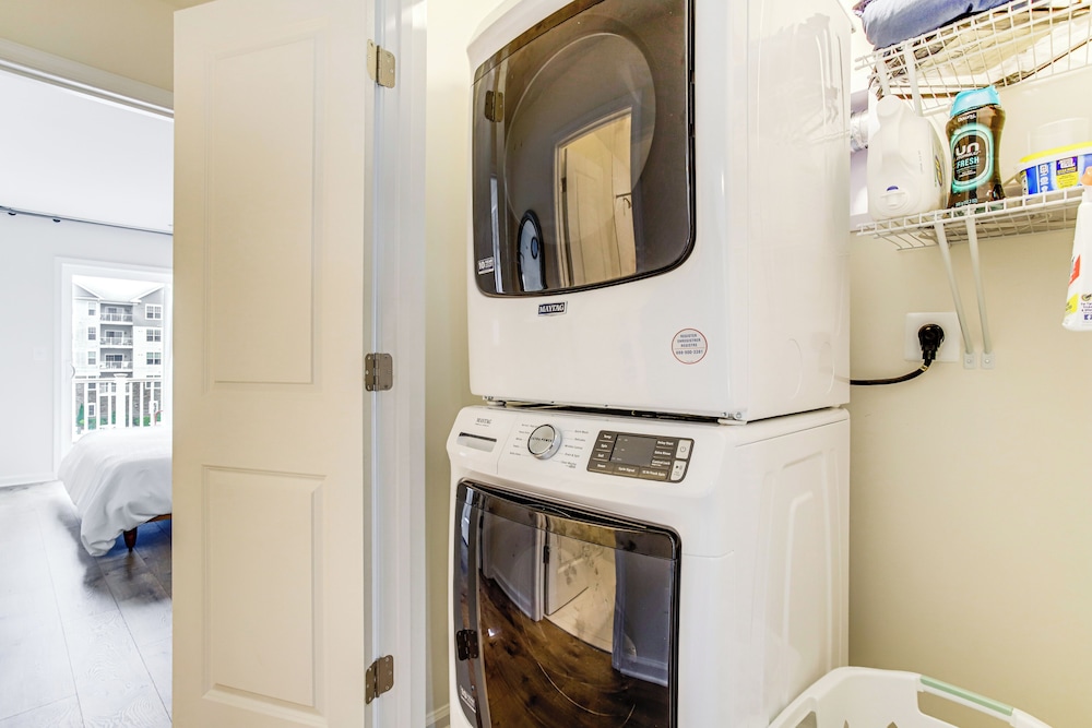 < 1 Mi to Dtwn: Waterfront Townhome in Cambridge!