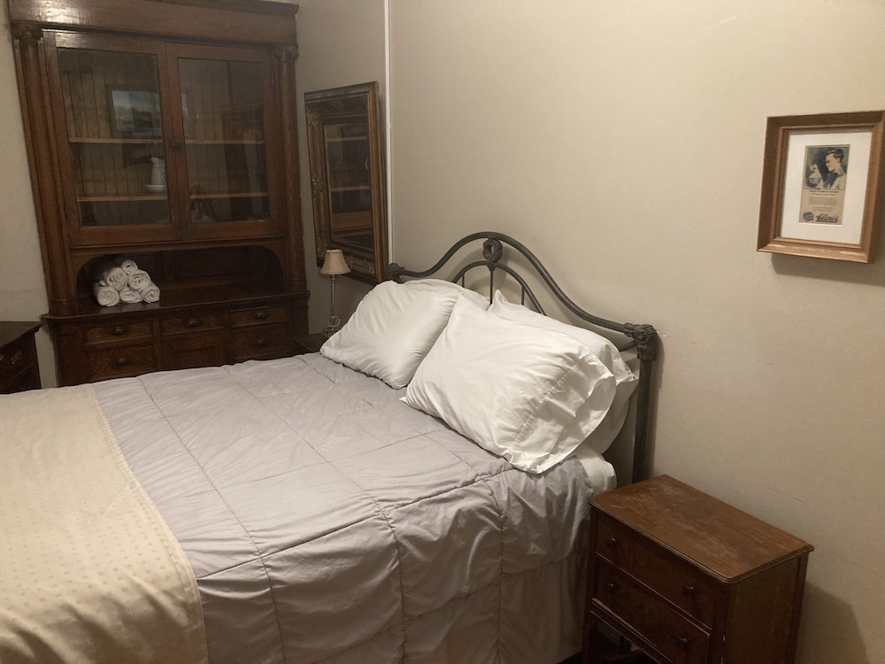 Old Chicago Inn