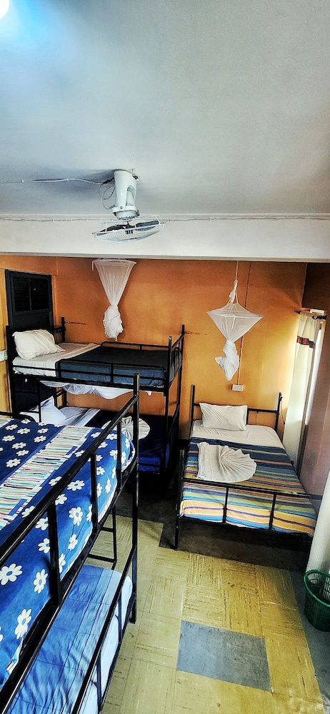 WE TRAVEL HOSTEL