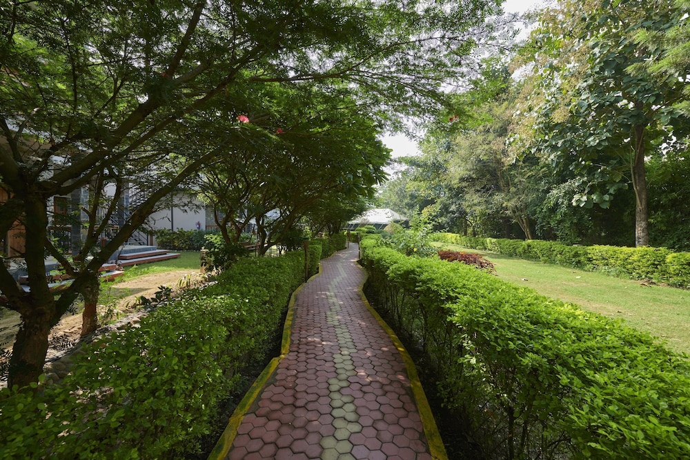 Aacorn Hideaway Resort & Spa