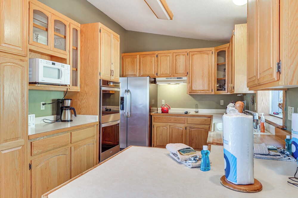 7 Mi to Beach: Home w/ Hot Tub in South Lake Tahoe