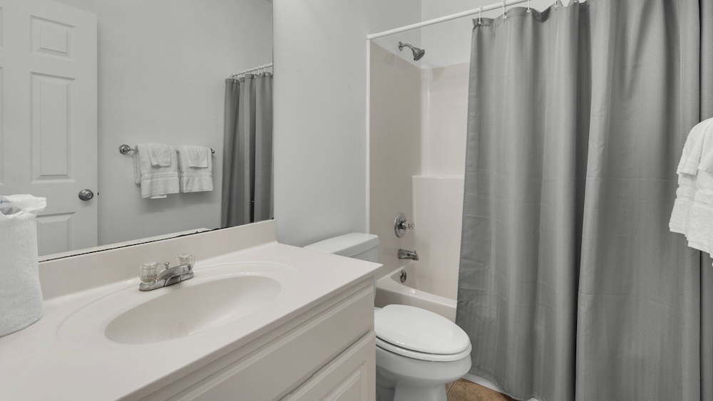 Seagrove 2BR Near Lake & Beach + Free Tickets: Bikes, Dolphin Cruise & More!