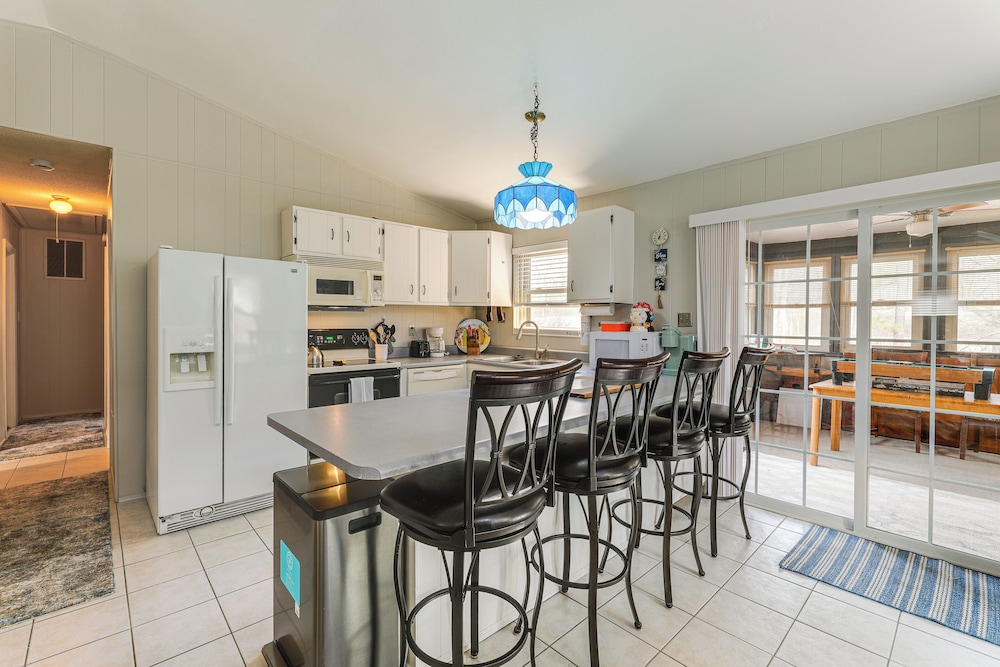 Spacious Family Home: 9 Mi to Ocean City Boardwalk
