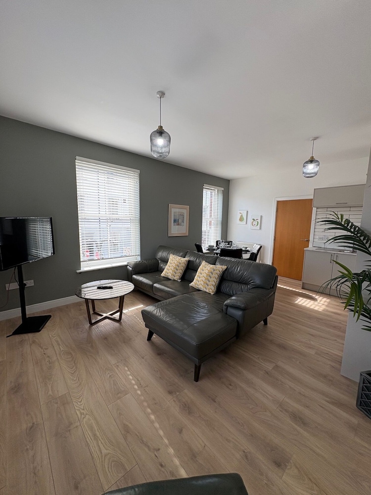 2 x bed city apartment with parking