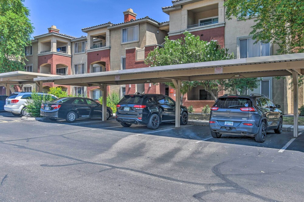 'red Rox' Phoenix Condo w/ Patio ~ 3 Mi to Airport view 2