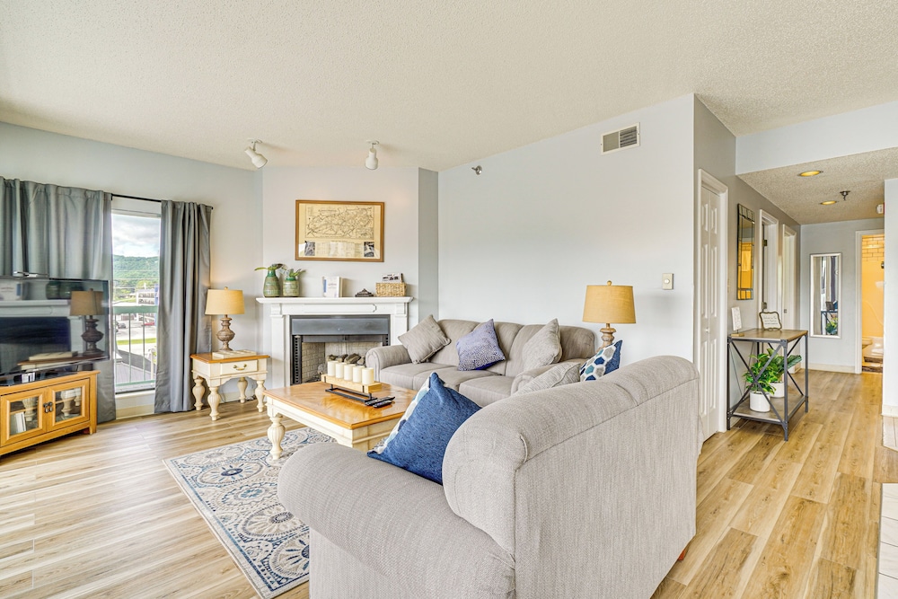 1 Mi to The Island in Pigeon Forge: Condo w/ Pools