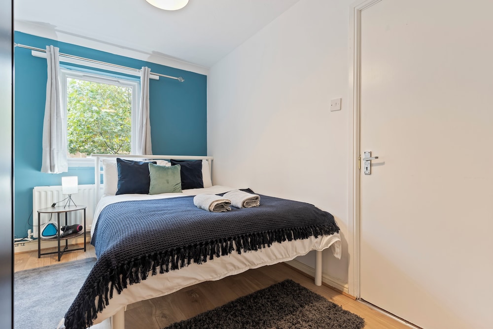 Cozy London Townhouse With 4 Bedrooms
