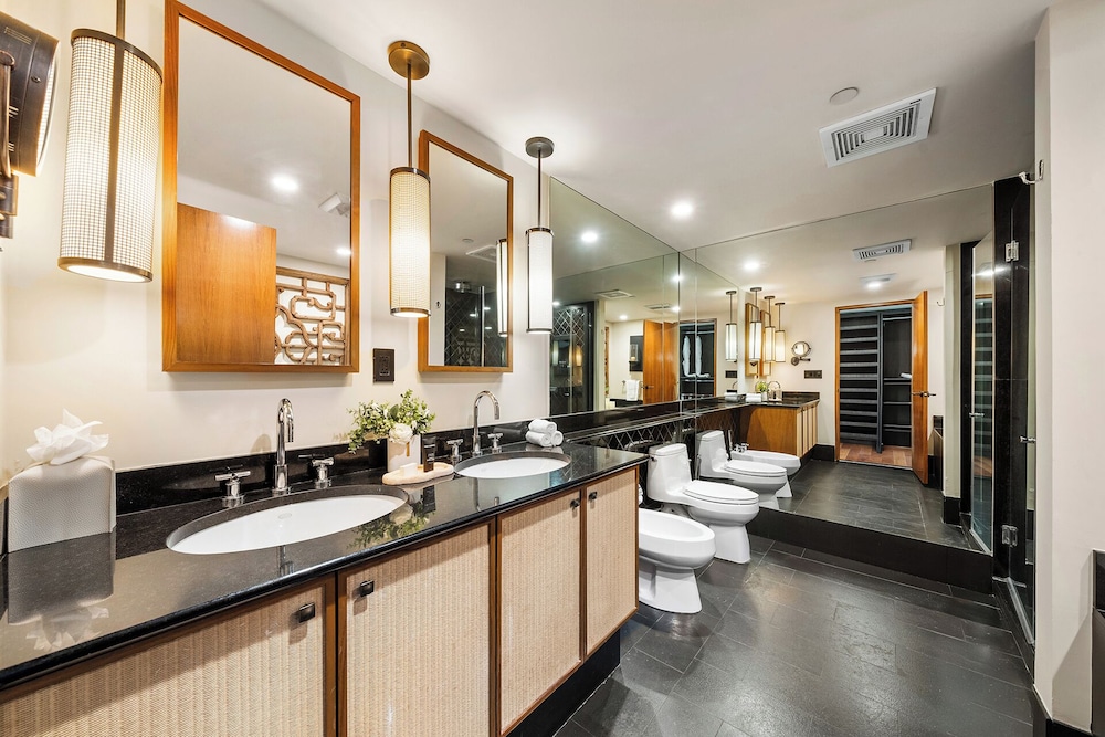 Luxury Vacation Rentals at The Setai by LRMB