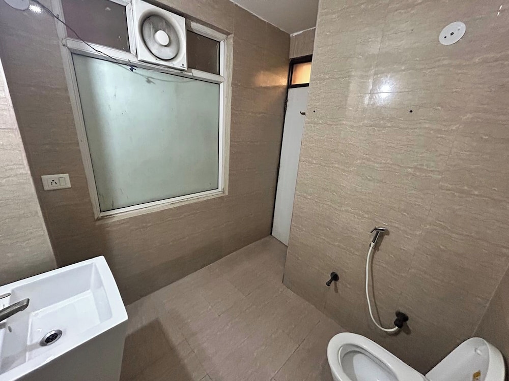 Hotel 82 Inn