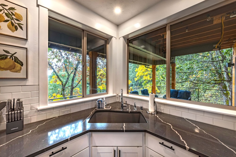 Evergreen Retreat Ab 30 Night Minimum 4 Bedroom Home