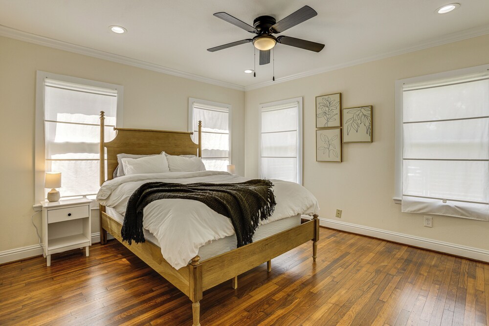 Condo 2 Mi to Houston Zoo & Museum District!