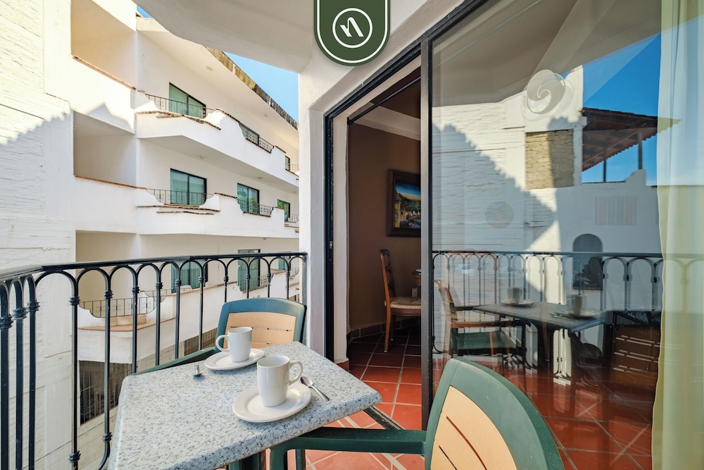 Condos with Pool - Near to the Beach