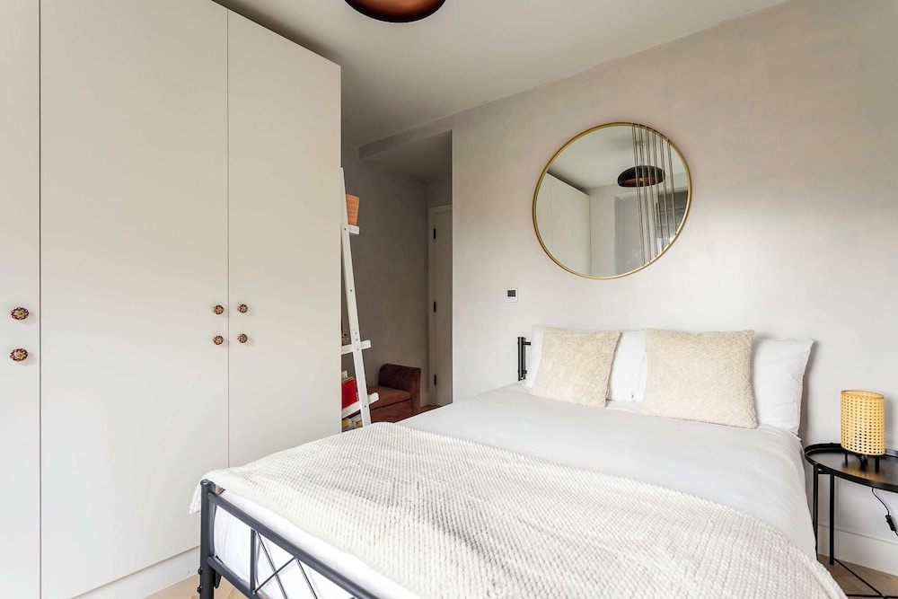 Cosy 2-bed Flat in Vibrant Acton!