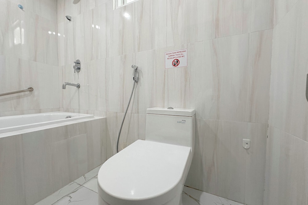 3Br Near Mall At Grand Sungkono Lagoon Apartment
