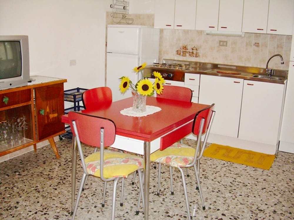 New Apartment Within a Renovated Detatched House Ground Floor With Outdoor Patio view 4