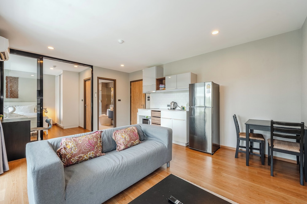Modern Condo Walk to Rawai Beach C188