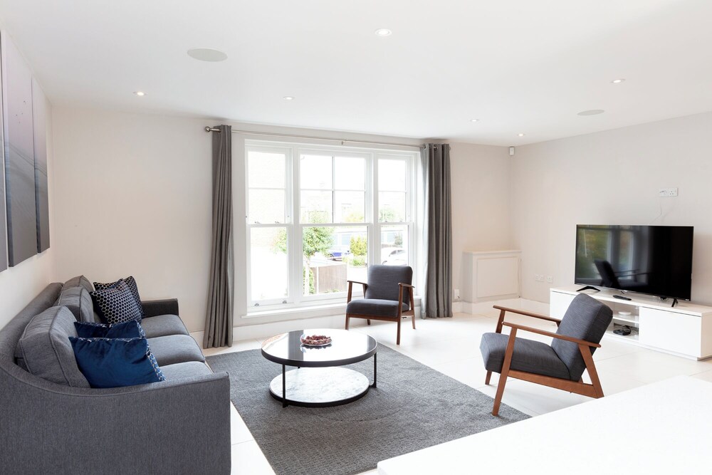 Fabulous Central Windsor Town House