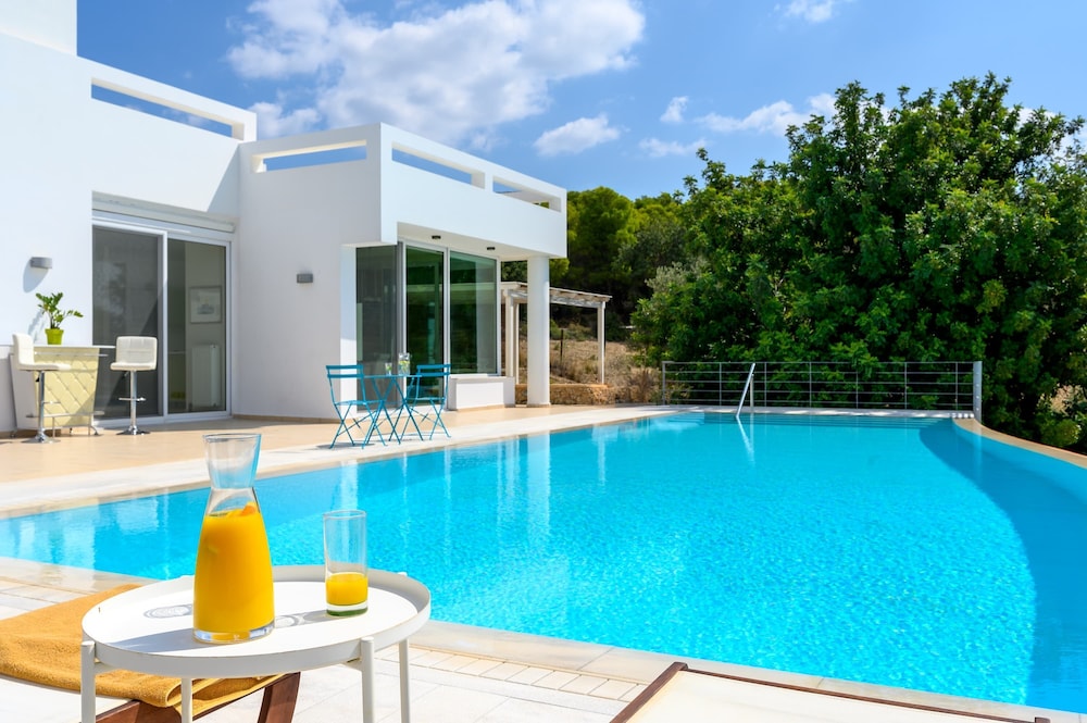 VIP Villa Panoramic Seaview Close to Beaches